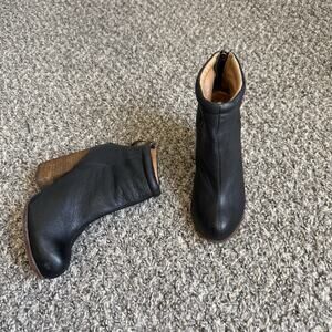 Jeffrey Campbell Rumble Ankle Boots 6 M Black Leather Stacked Block Heels Zip